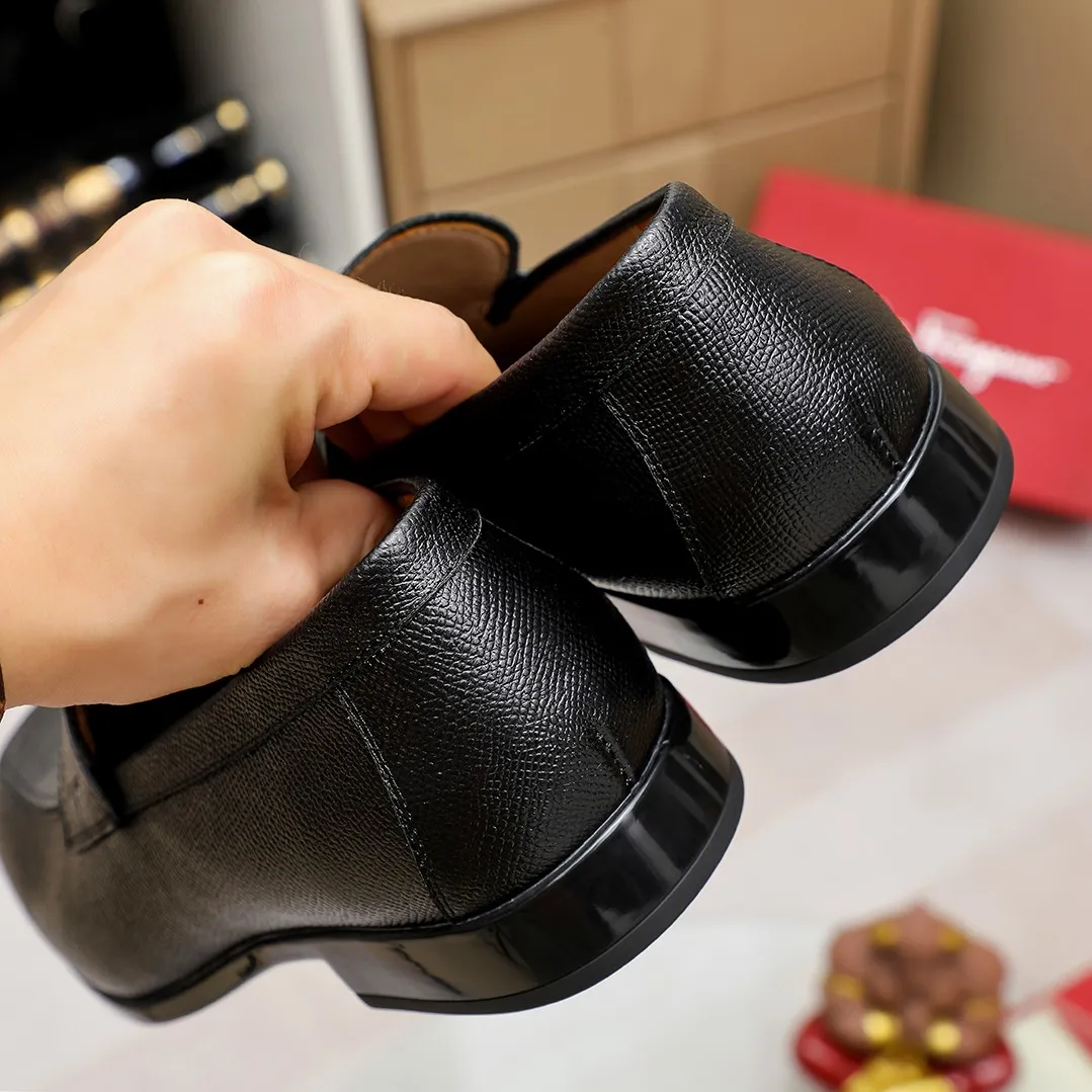 Men's shoes 💰600 🕷🕷🐂【Ferragamo】 Popular fashion casual shoes🇨🇳Official website counter 1:1 production, original mold opening💯Good quality can be seen, imported high-end first-layer pebbled calfskin, water-dyed🐂leather lining🌿very clear texture, high-quality waterproof, non-slip and wear-resistant outsole🎋high quality and low price, truly handmade🍓, 5 colors available! Code number 38-44 (45. To be customized)